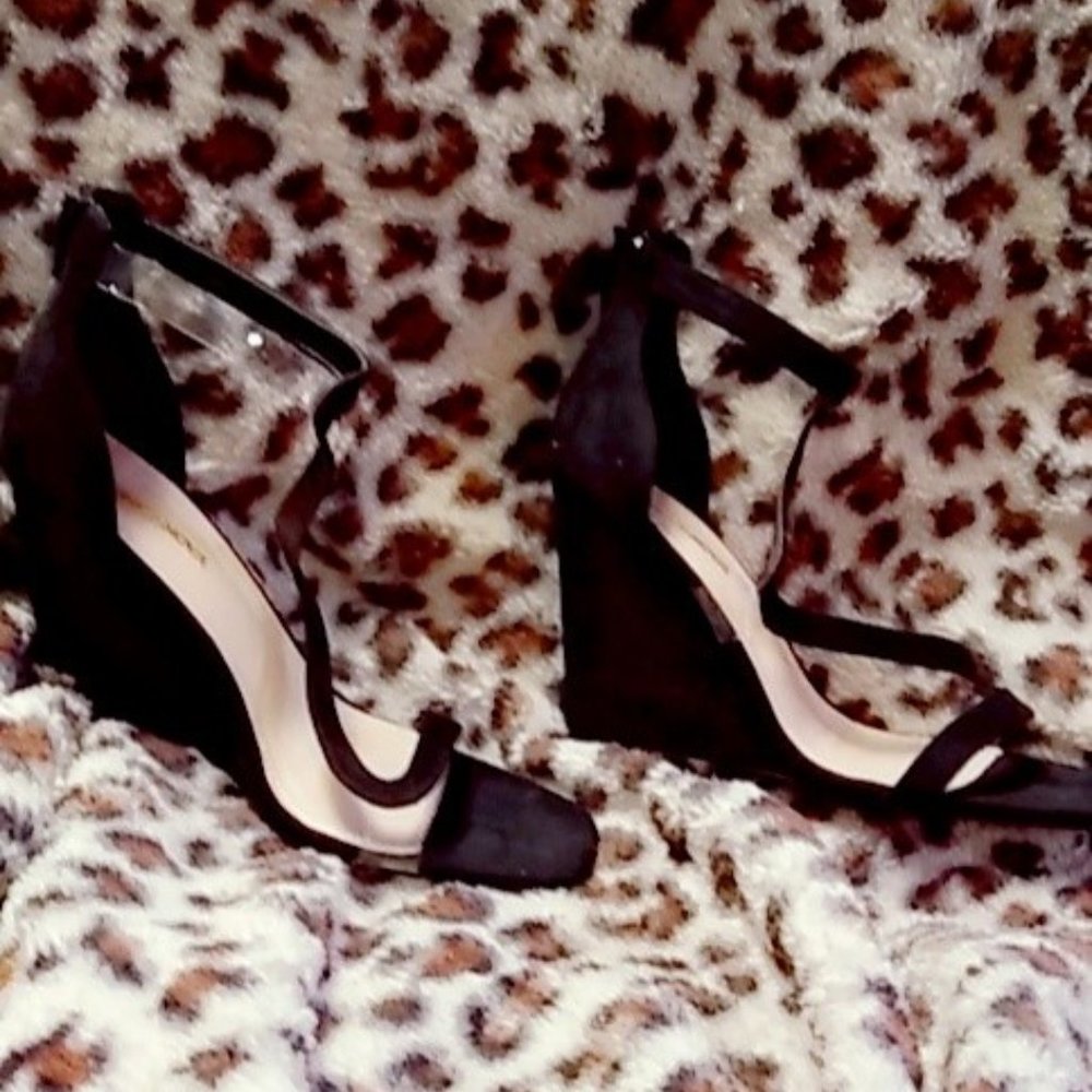 Black wedge w/ ankle strap, and clear strap detail. Brand NEW!!